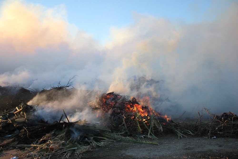 Antalya'da Çöp Toplama Merkezinde Yangın 2