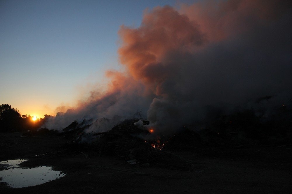 Antalya'da Çöp Toplama Merkezinde Yangın 6