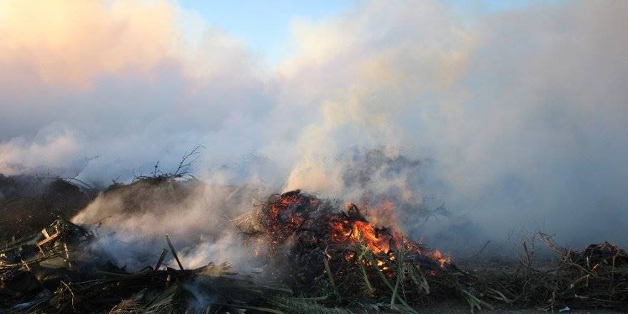 Antalya'da Çöp Toplama Merkezinde Yangın
