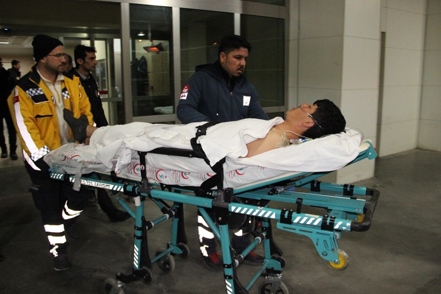 Karaman'da Çıkan Kavgada Bıçaklanan Afganistanlı Genç Ağır Yaralandı 1