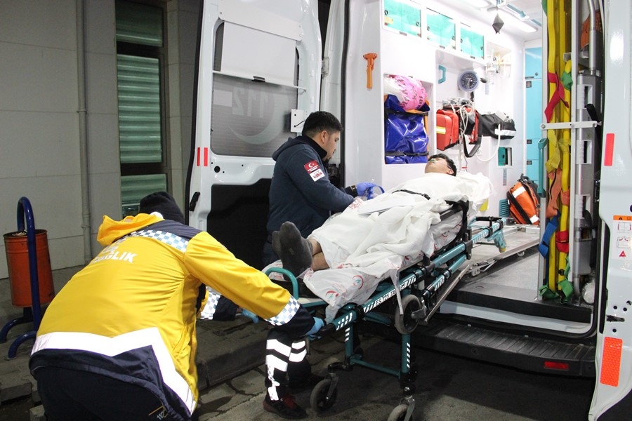 Karaman'da Çıkan Kavgada Bıçaklanan Afganistanlı Genç Ağır Yaralandı 2