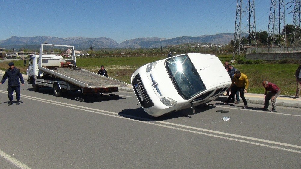 Antalya Şelale Yolunda 50 Metre Arayla İki Trafik Kazası 3