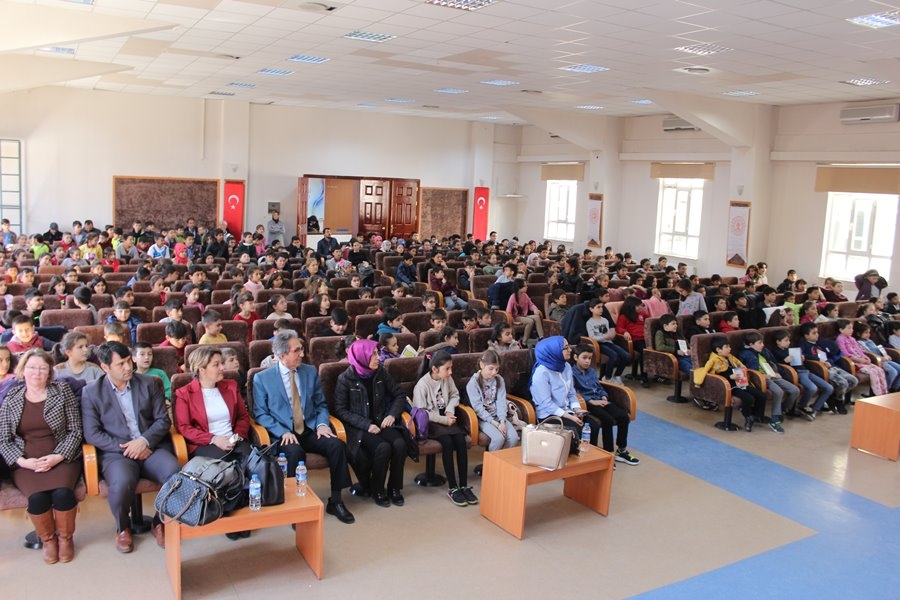 Yazar Tuncel Altınköprü Karaman'da Öğrencilerle Bir Araya Geldi 10