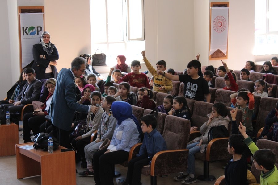 Yazar Tuncel Altınköprü Karaman'da Öğrencilerle Bir Araya Geldi 11