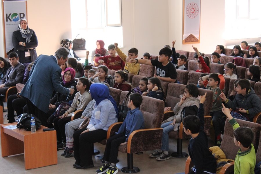 Yazar Tuncel Altınköprü Karaman'da Öğrencilerle Bir Araya Geldi 12