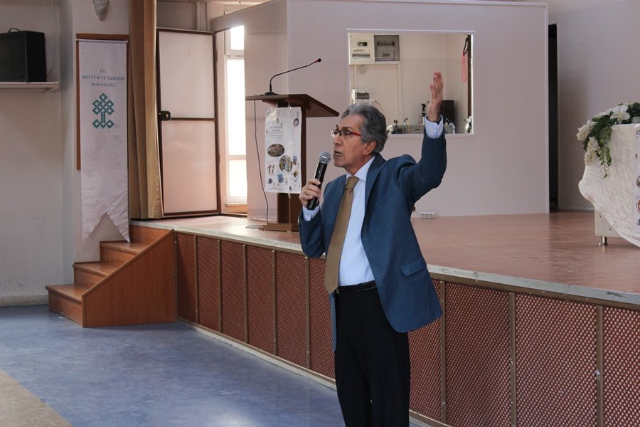 Yazar Tuncel Altınköprü Karaman'da Öğrencilerle Bir Araya Geldi 14