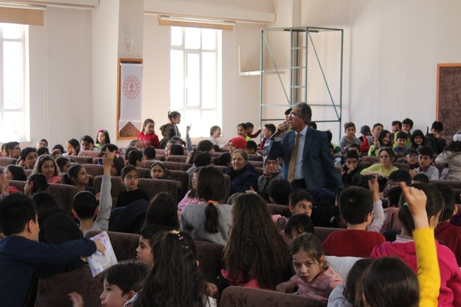 Yazar Tuncel Altınköprü Karaman'da Öğrencilerle Bir Araya Geldi 9