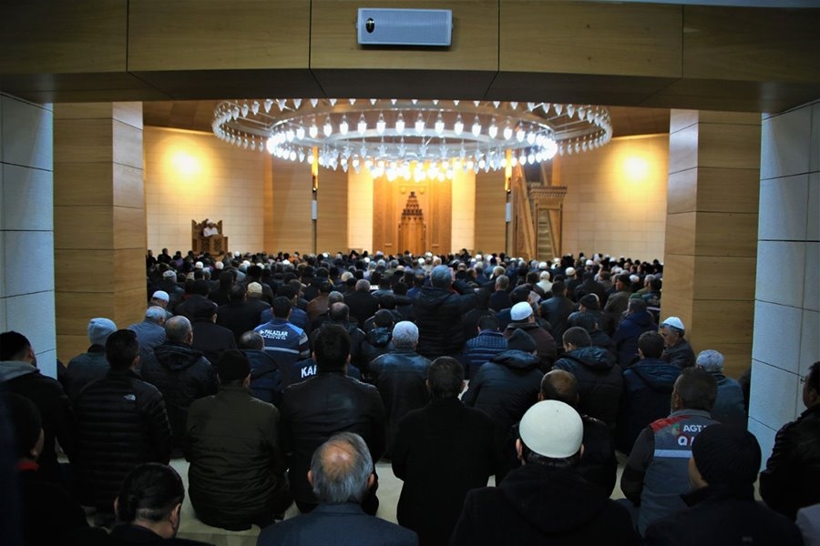 Karaman'da Yesevi Cami Cuma Namazı İle Birlikte İbadete Açıldı 5