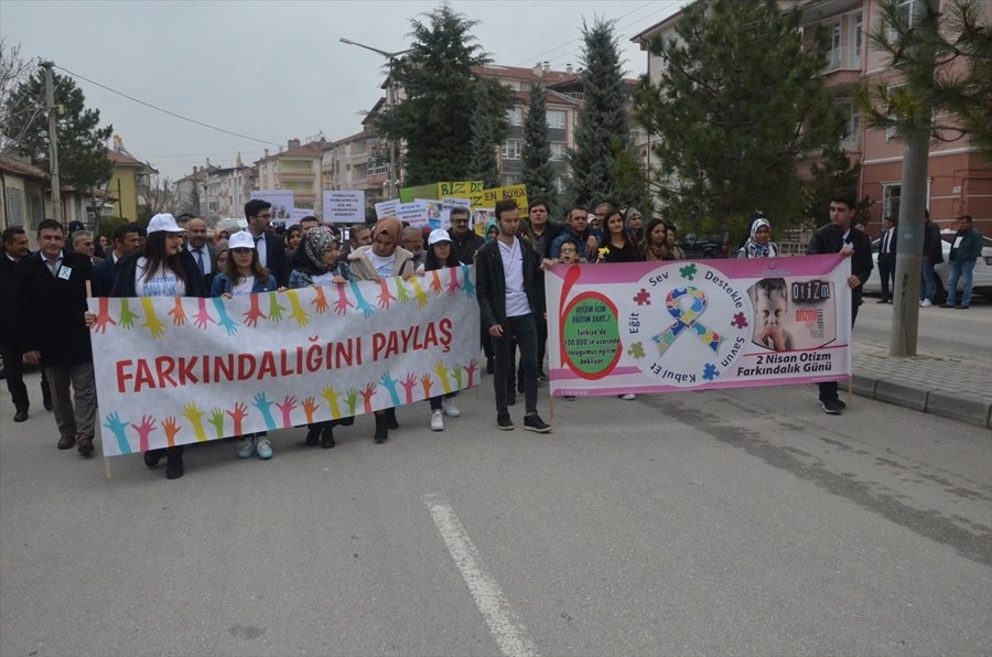 Karaman'da "Otizm Farkındalık" Yürüyüşü 1