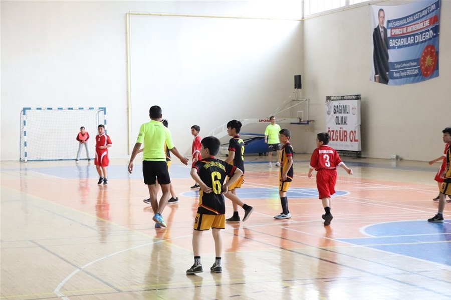 Karaman'da Küçükler Hentbol Müsabakaları Sona Erdi 2