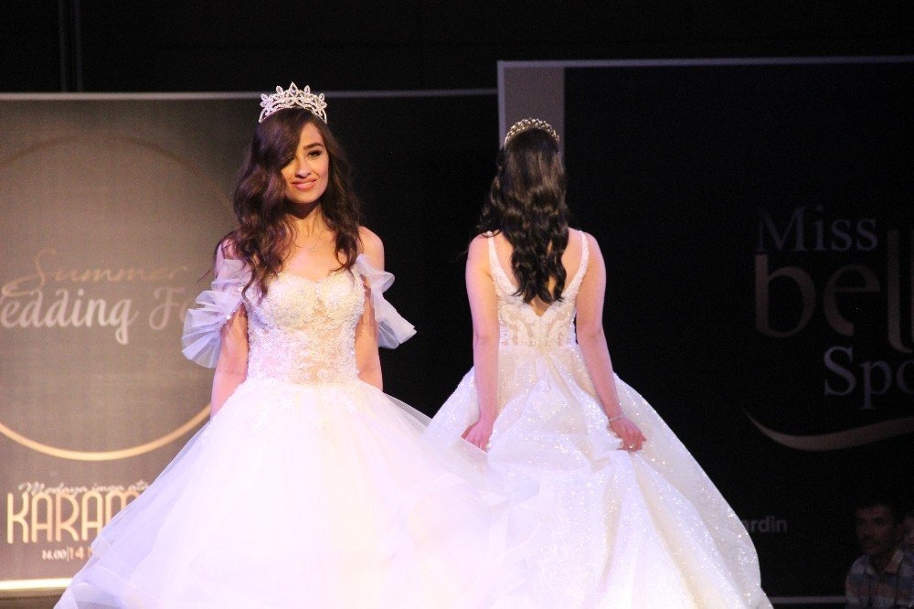 Karaman’da Ünlü Mankenlerden Gelinlik Defilesi 1