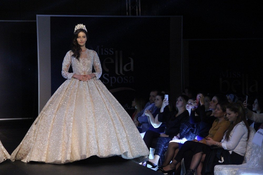 Karaman’da Ünlü Mankenlerden Gelinlik Defilesi 11