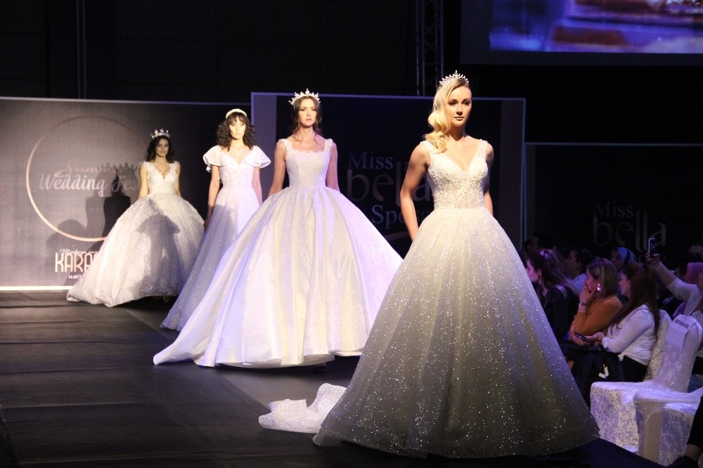 Karaman’da Ünlü Mankenlerden Gelinlik Defilesi 3