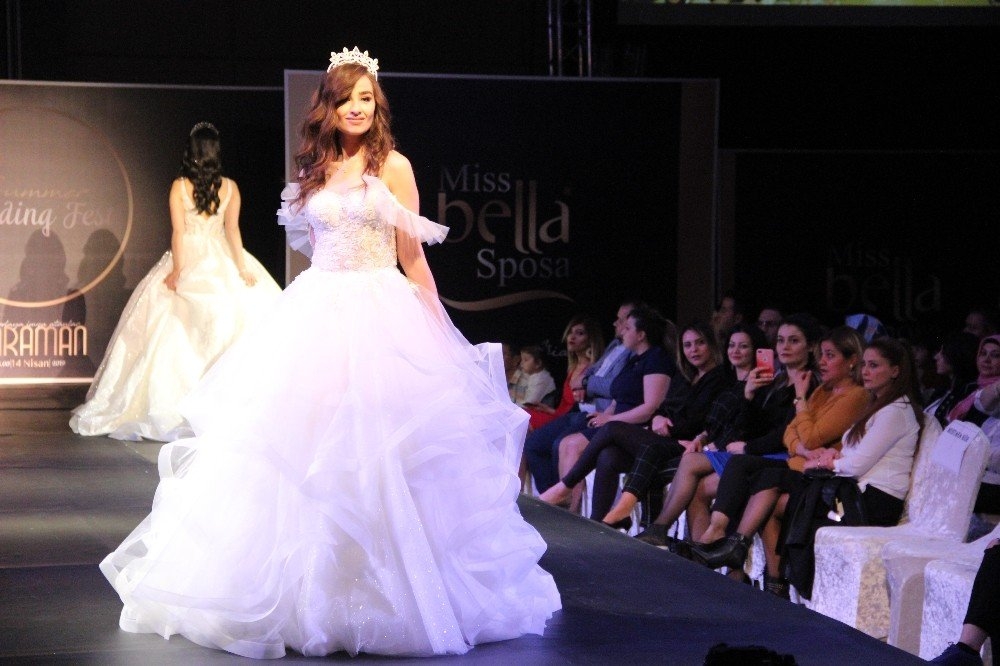 Karaman’da Ünlü Mankenlerden Gelinlik Defilesi 5