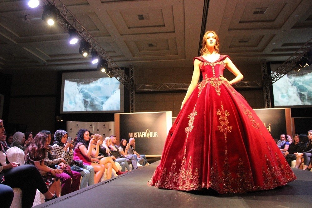Karaman’da Ünlü Mankenlerden Gelinlik Defilesi 8