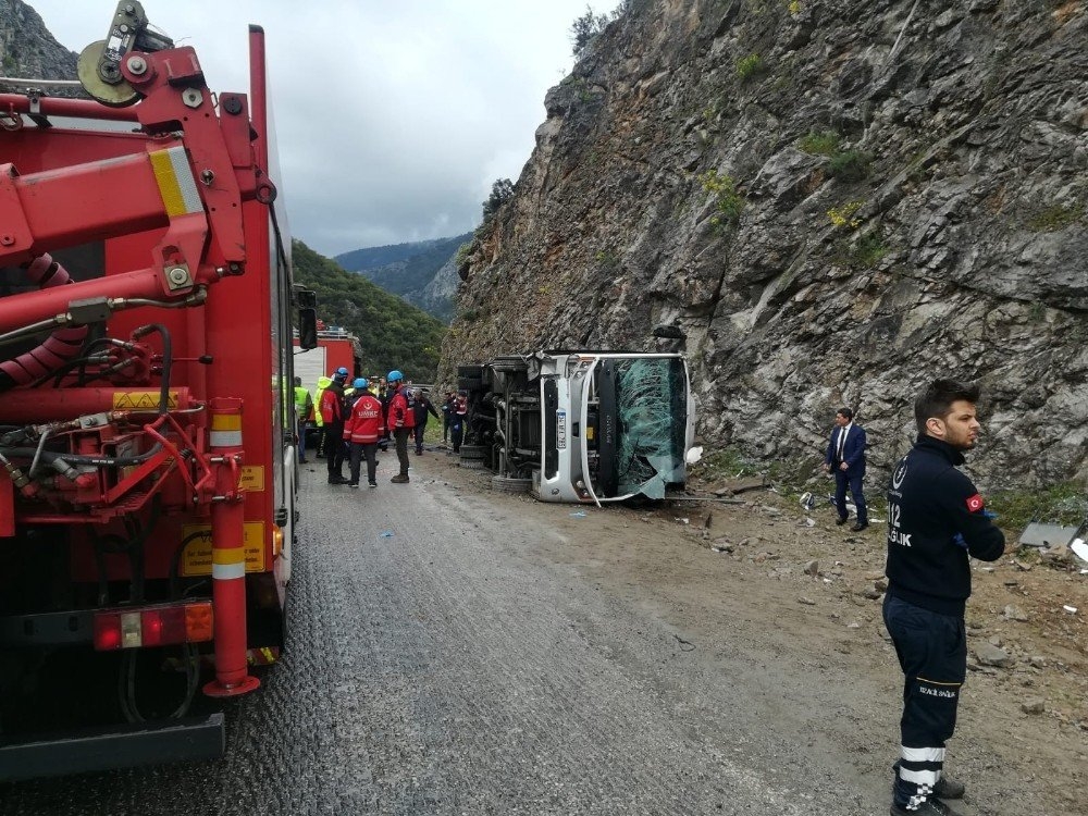 Antalya’da Feci Kaza: 3 Ölü, 14 Yaralı 3