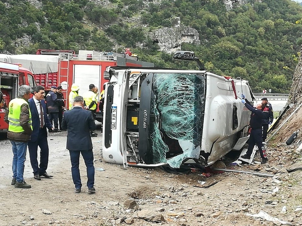 Antalya’da Feci Kaza: 3 Ölü, 14 Yaralı 5