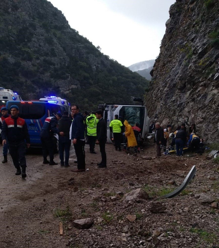 Antalya’da Feci Kaza: 3 Ölü, 14 Yaralı 6