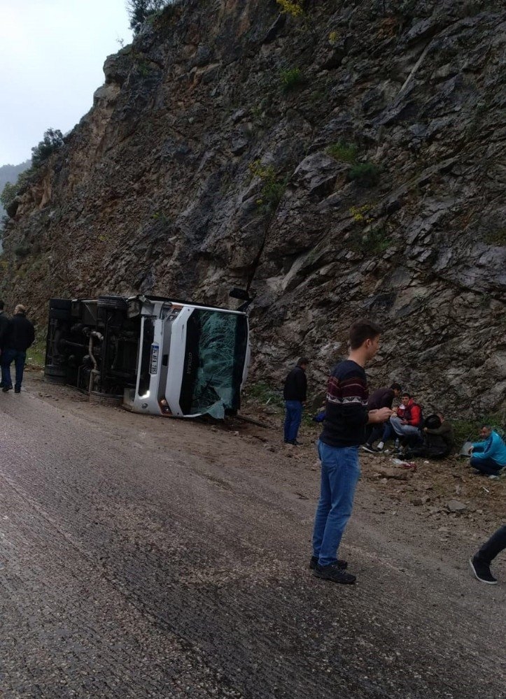 Antalya’da Feci Kaza: 3 Ölü, 14 Yaralı 7