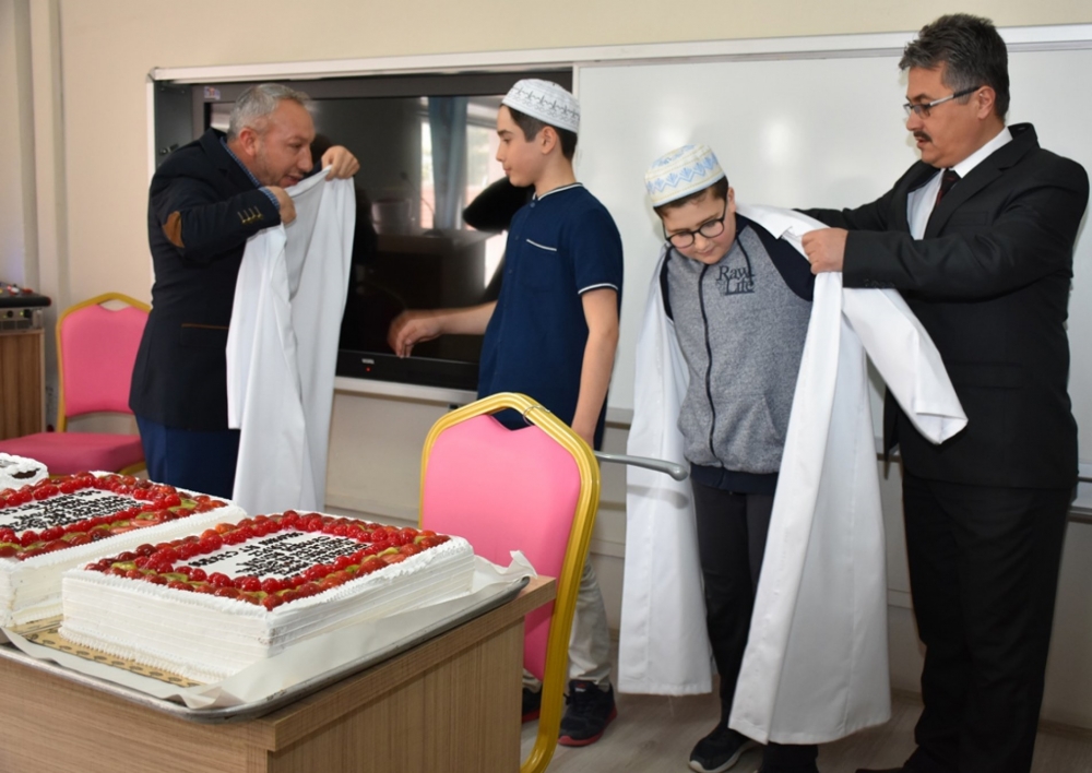 Kur’an Bülbülleri Cübbelerini Giydi 9