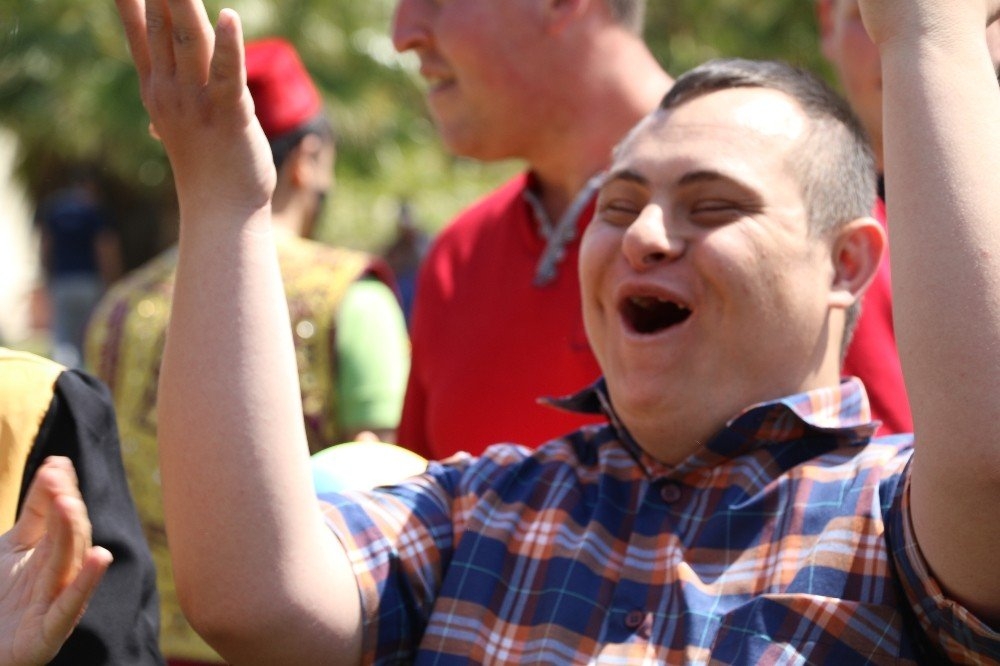 Antalya'da Engelli Gençlerin Mezuniyet Sevinci 6