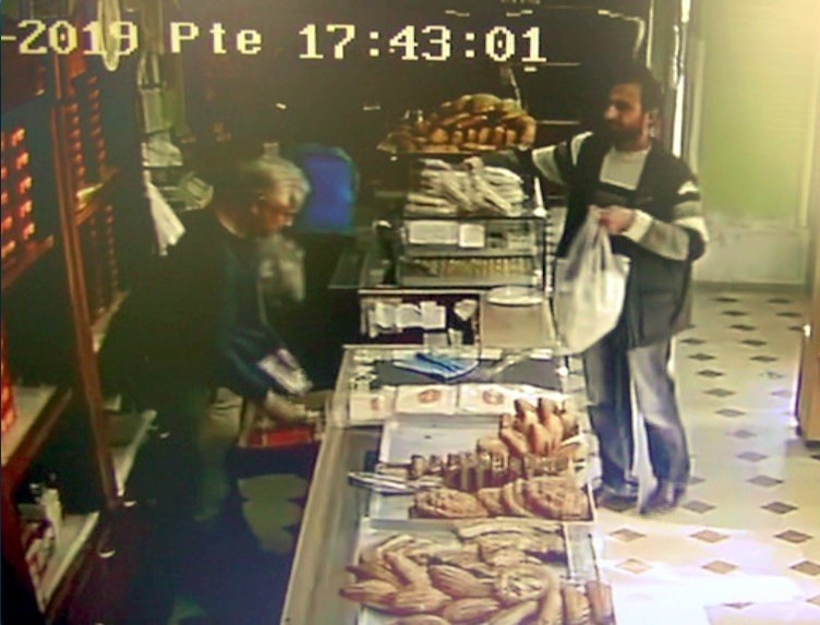 Antalya'da Fırının Sadaka Kutusunu Ekmeklerin Arasına Koyup Götürdü 2