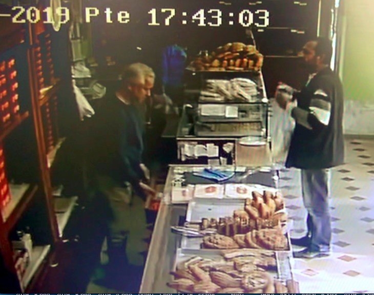 Antalya'da Fırının Sadaka Kutusunu Ekmeklerin Arasına Koyup Götürdü 3