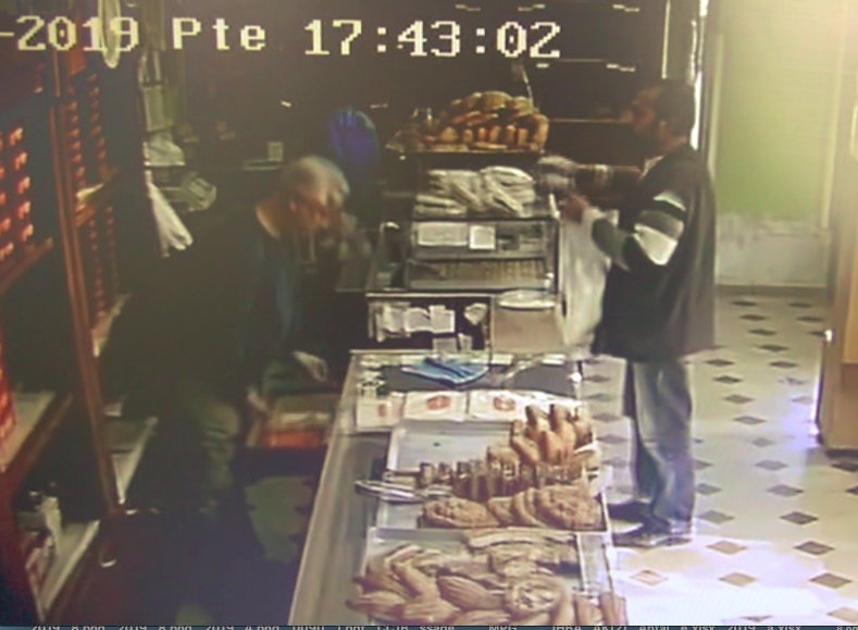 Antalya'da Fırının Sadaka Kutusunu Ekmeklerin Arasına Koyup Götürdü 5