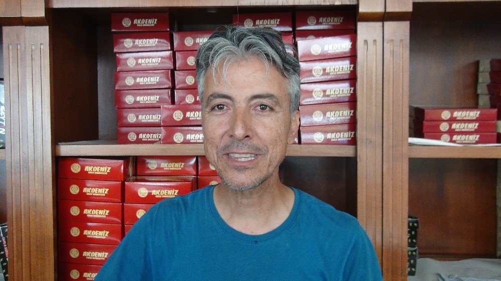 Antalya'da Fırının Sadaka Kutusunu Ekmeklerin Arasına Koyup Götürdü 7