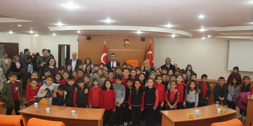 Minik Öğrencilerden Karaman Belediye Başkanı Savaş Kalaycı'ya Ziyaret