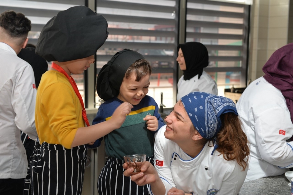 KMÜ'de Gastronomi ve Aşçılık Öğrenci Topluluğu Üyeleri İle Minikler Topl 9