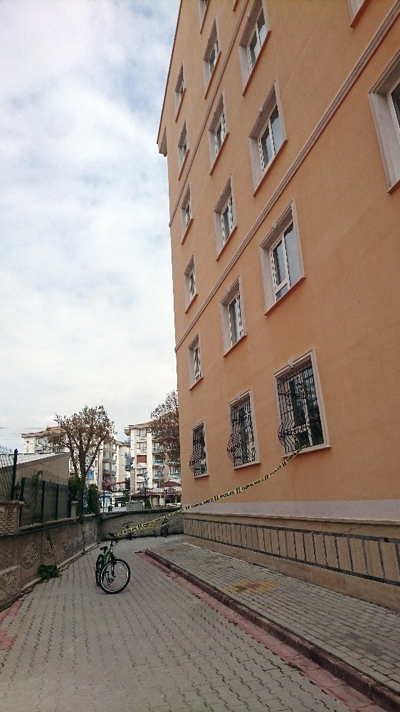 Konya’da 4 Yaşındaki Çocuk 5. Kattan Düştü 6