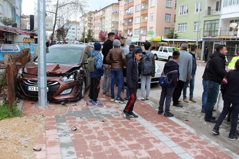 Karaman'da Trafik Kazası Korkuttu 2