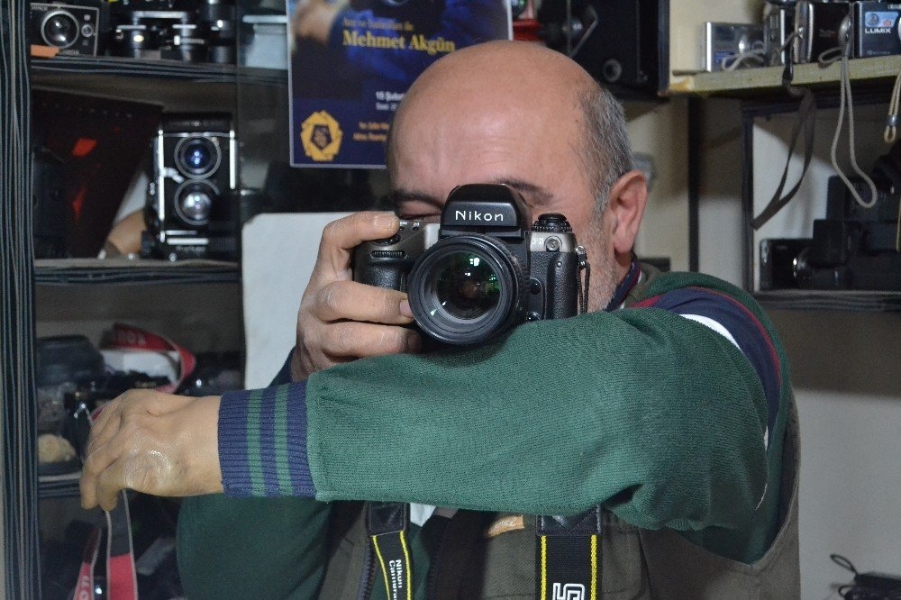 Konya'da Fotoğraf Makinelerini 12 Yıldır Tek Eliyle Tamir Ediyor 4