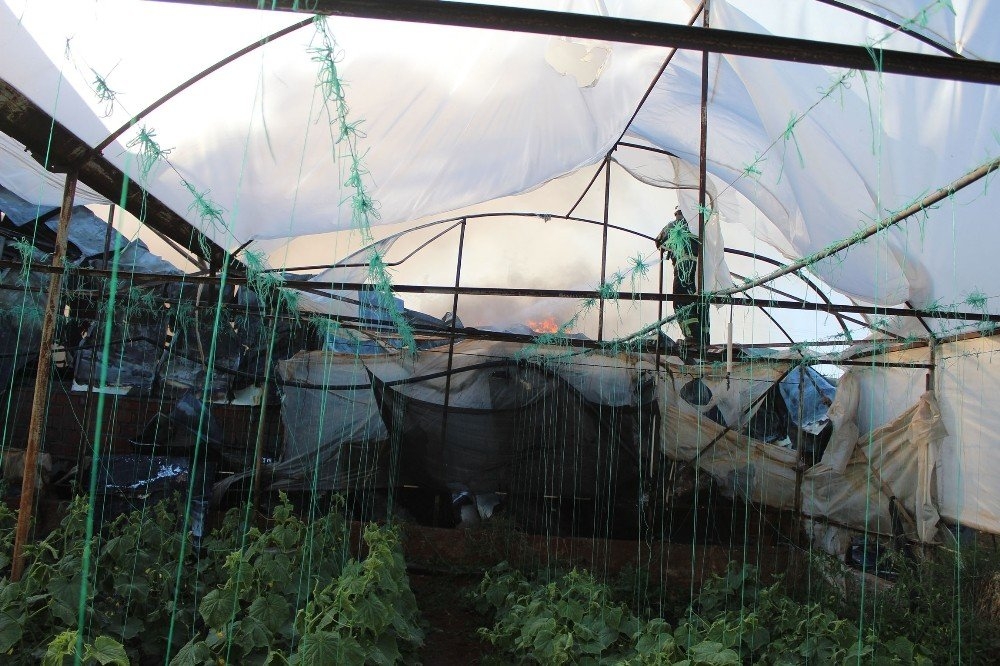 Antalya’da Fabrikada Yangın Çıktı, Sahibi Gözyaşlarını Tutamadı 15