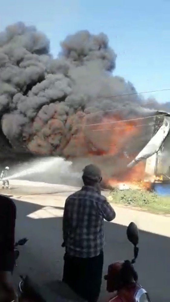 Antalya’da Fabrikada Yangın Çıktı, Sahibi Gözyaşlarını Tutamadı 20