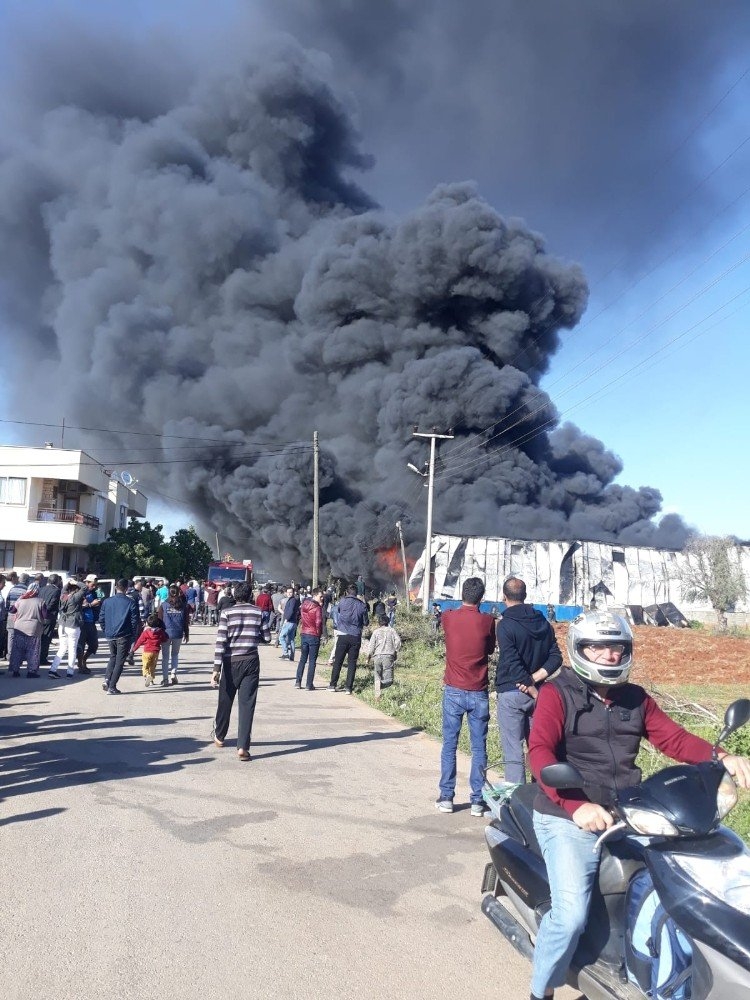 Antalya’da Fabrikada Yangın Çıktı, Sahibi Gözyaşlarını Tutamadı 25