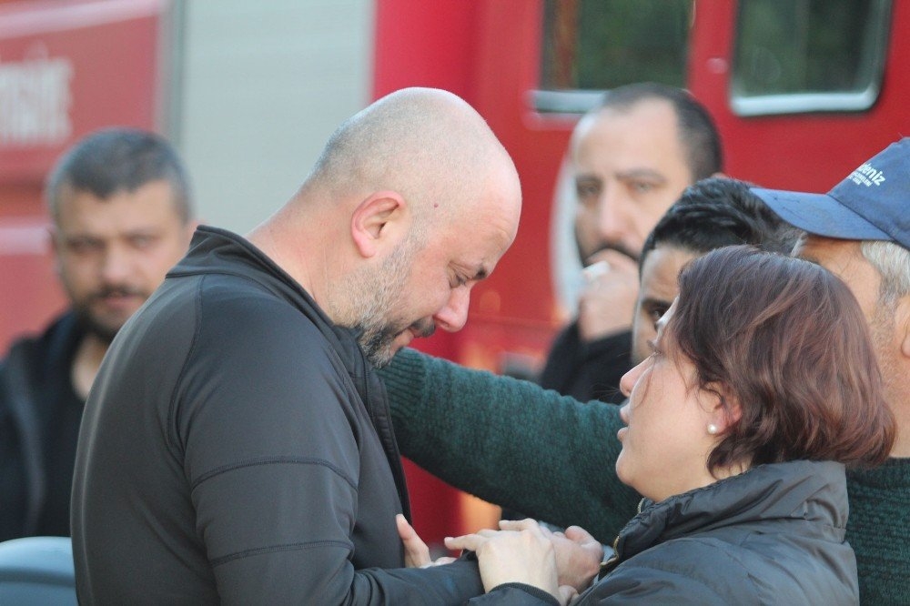 Antalya’da Fabrikada Yangın Çıktı, Sahibi Gözyaşlarını Tutamadı 3