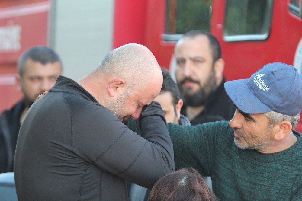 Antalya’da Fabrikada Yangın Çıktı, Sahibi Gözyaşlarını Tutamadı 4