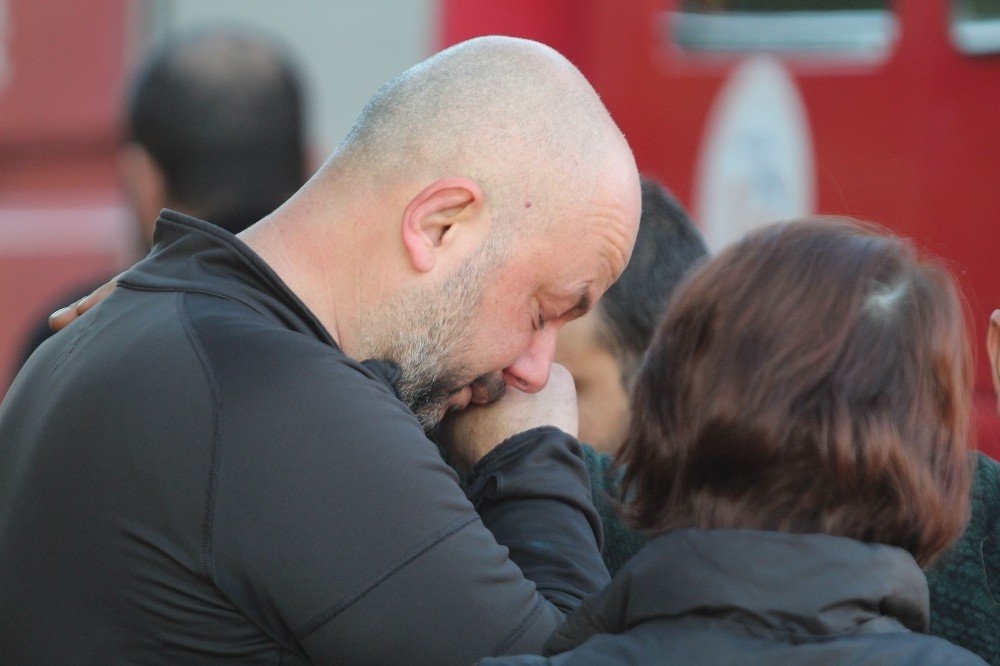 Antalya’da Fabrikada Yangın Çıktı, Sahibi Gözyaşlarını Tutamadı 5