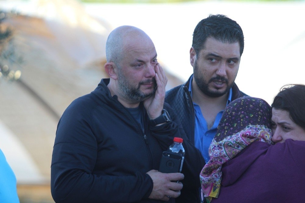 Antalya’da Fabrikada Yangın Çıktı, Sahibi Gözyaşlarını Tutamadı 7