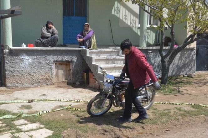 Karaman'da Bayram Kutlamasına Giderken Motosikletle Direğe Çarptı 3