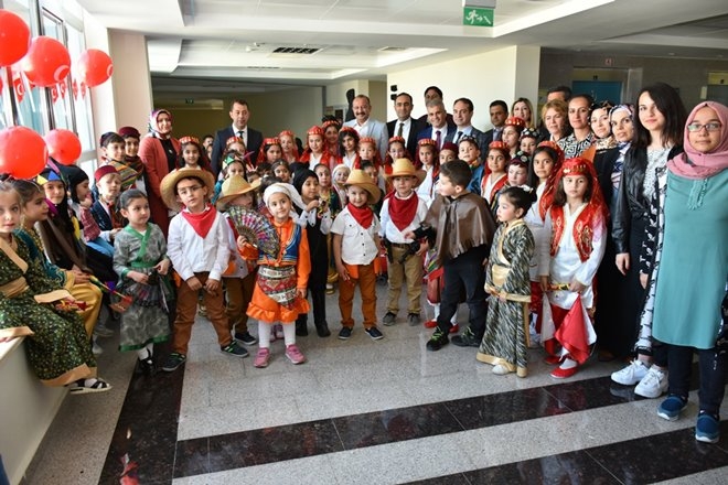 Karaman'da 23 Nisan'ı Hastanede Kutladılar 19