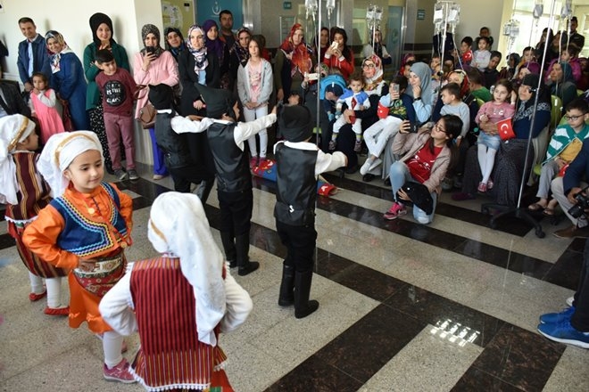 Karaman'da 23 Nisan'ı Hastanede Kutladılar 27