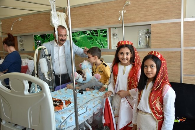 Karaman'da 23 Nisan'ı Hastanede Kutladılar 7