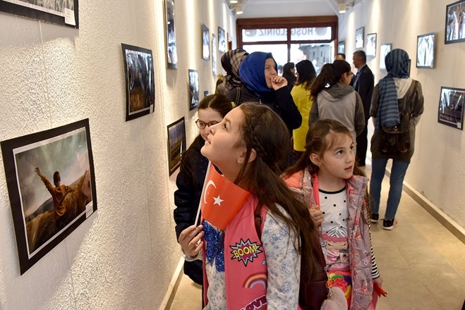 Karaman'da “Türkiye’de Çocuk Olmak” Konulu Fotoğraf Sergisi Açıldı 6