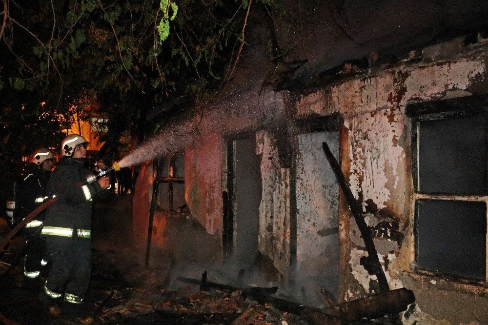 Evinin Kül Oluşunu Gözyaşları İçinde İzledi 3