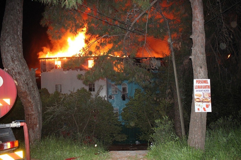 Antalya'da Otelin Personel Lojmanında Yangın 6