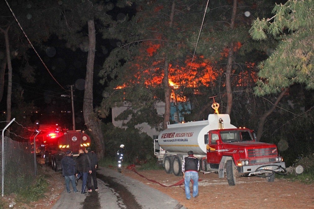 Antalya'da Otelin Personel Lojmanında Yangın 7