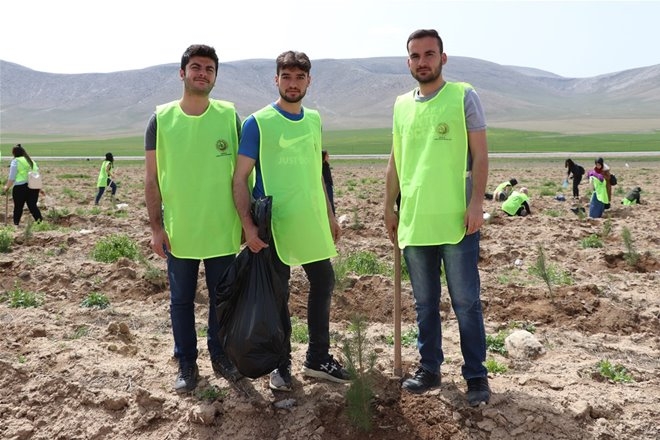 Karaman'da KYK Öğrencileri 300 Fidanı Toprakla Buluşturdu 8